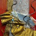 Composition assemblage tissus haute couture et tissus d’ameublement sur soie tendue